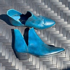 Free People Charm Double V Ankle Boot ink size 8
